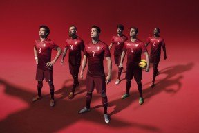 中国足球职业俱乐部战略合作伙伴关系深化，中国足球俱乐部价值