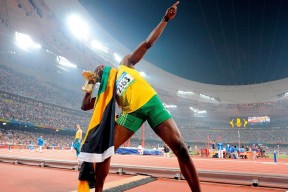 欧洲锦标赛激战正酣，德国队和西班牙队争锋夺冠，精彩持续不断