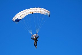 CBA注重技术创新引入先进设备辅助训练，cba优先升哪个技能