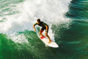 新加坡男篮在亚洲预赛中奋勇拼搏，期待奥运佳绩