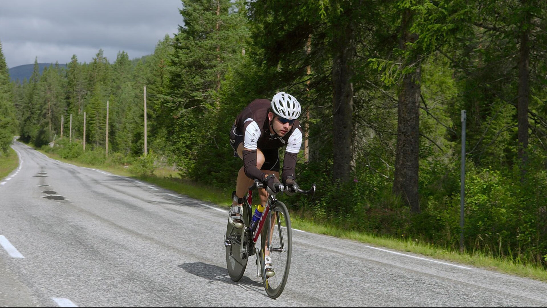 体育相关政策利好推动赛事频次增加行业发展空间拓宽，体育赛事带来的经济效益